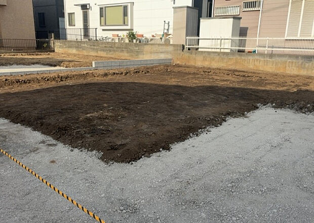 木造住宅とは土台、壁、柱など建築物の強度を支える構造体の材に木が使用されている構造を指します。構造体は建物の自重を支えるだけではなく風圧や水圧、積裁荷重などあらゆる衝撃に耐えるための基礎です。