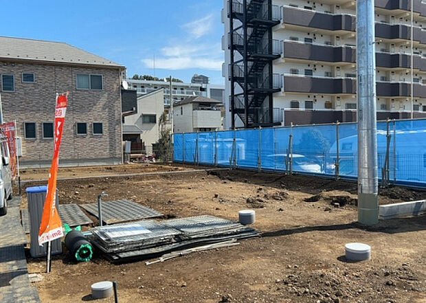 木造住宅とは土台、壁、柱など建築物の強度を支える構造体の材に木が使用されている構造を指します。構造体は建物の自重を支えるだけではなく風圧や水圧、積裁荷重などあらゆる衝撃に耐えるための基礎です。