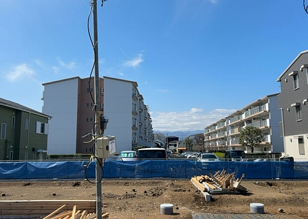 桜や紅葉の名所に出かける人は多いと思いますが、家にいながら季節の移ろいを感じる生活を送りませんか?リビングや窓から見える景色が生活を彩るワンポイントに!現地から見える景色を堪能してみては如何でしょう。