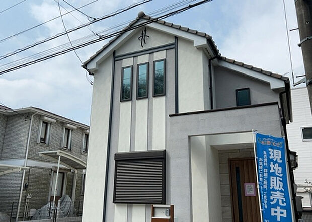 ついに完成致しました！現地をご見学に行く際は、道路の幅や周辺の交通量、施設などをご確認頂くことをおすすめします！物件の流れが早いため、内見をしたい方はお早めに当社営業までお問い合わせ頂きご予約下さい！