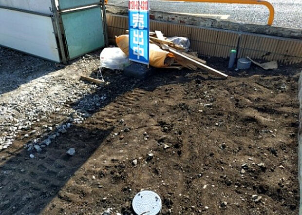 家族でのBBQを行うのであれば3坪程度の広さがあればよいでしょう。ガーデニングや家庭菜園を楽しむ際は、手入れが行き届く範囲にすると安心です。また、庭のある方角や接道が気になる方は事前に確認しましょう。