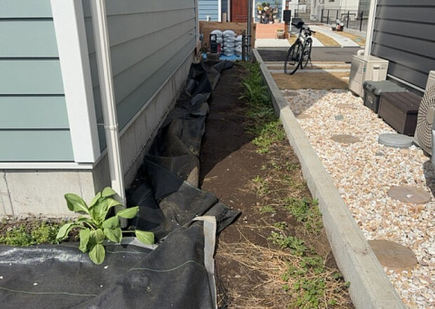 家族でのBBQを行うのであれば3坪程度の広さがあればよいでしょう。ガーデニングや家庭菜園を楽しむ際は、手入れが行き届く範囲にすると安心です。また、庭のある方角や接道が気になる方は事前に確認しましょう。