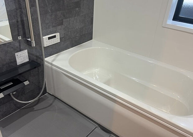 入浴時の快適さも大事なことですが、綺麗な状態を維持できなければ気持ちよく入浴できません。毎日の掃除が楽という点は大事なポイントになります!カビが生えにくく掃除がしやすい、壁や浴槽を選ぶといいでしょう。