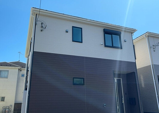 ついに完成致しました！現地をご見学に行く際は、道路の幅や周辺の交通量、施設などをご確認頂くことをおすすめします！物件の流れが早いため、内見をしたい方はお早めに当社営業までお問い合わせ頂きご予約下さい！