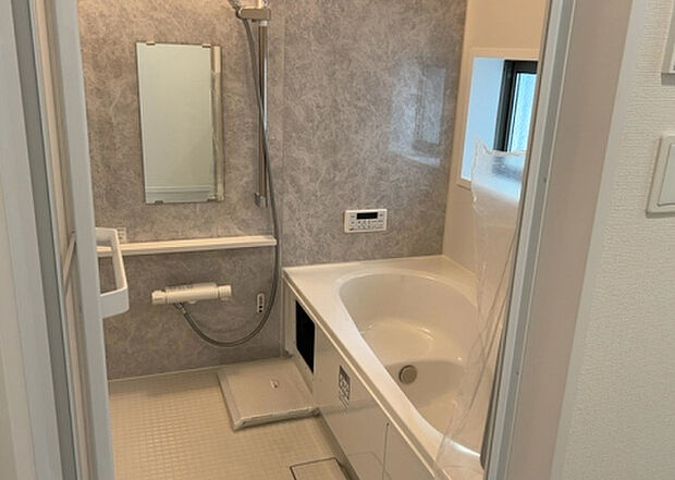 入浴時の快適さも大事なことですが、綺麗な状態を維持できなければ気持ちよく入浴できません。毎日の掃除が楽という点は大事なポイントになります!カビが生えにくく掃除がしやすい、壁や浴槽を選ぶといいでしょう。