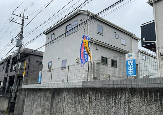 ついに完成致しました!現地をご見学に行く際は、道路の幅や周辺の交通量、施設などをご確認頂くことをおすすめします!物件の流れが早いため、内見をしたい方はお早めに当社営業までお問い合わせ頂きご予約下さい!