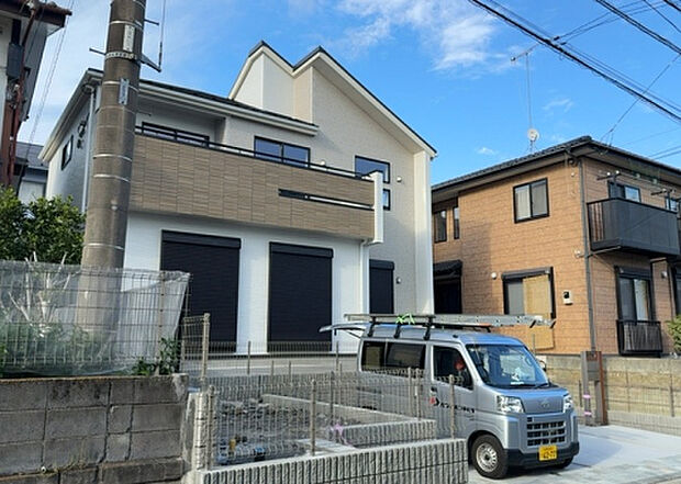 ついに完成致しました！現地をご見学に行く際は、道路の幅や周辺の交通量、施設などをご確認頂くことをおすすめします！物件の流れが早いため、内見をしたい方はお早めに当社営業までお問い合わせ頂きご予約下さい！