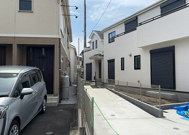 ついに完成致しました!現地をご見学に行く際は、道路の幅や周辺の交通量、施設などをご確認頂くことをおすすめします!物件の流れが早いため、内見をしたい方はお早めに当社営業までお問い合わせ頂きご予約下さい!