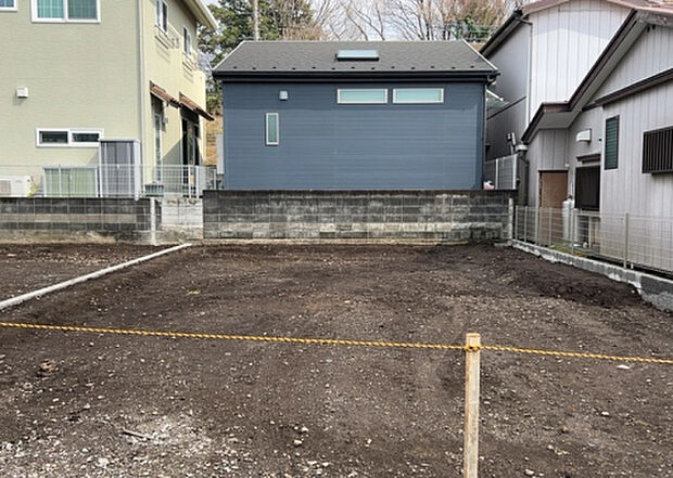 現地をご見学に行く際は、道路の幅や周辺の交通量、施設などをご確認頂くことをおすすめします!ある程度イメージをつけたいという場合は、同売主の施工事例や完成パースもお見せします。