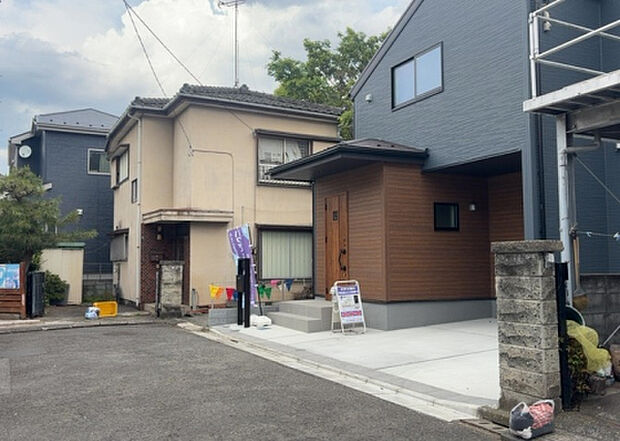 住宅用の土地では前面道路に2m以上接していなければならないと法律で定められています。しかし、お持ちの車のサイズやライフスタイルなどにより、2mでは利便が悪い場合もございますので、事前に確認しましょう。