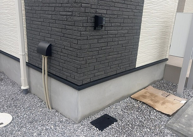 木造住宅とは土台、壁、柱など建築物の強度を支える構造体の材に木が使用されている構造を指します。構造体は建物の自重を支えるだけではなく風圧や水圧、積裁荷重などあらゆる衝撃に耐えるための基礎です。