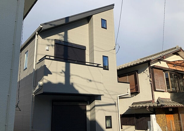 ついに完成致しました！現地をご見学に行く際は、道路の幅や周辺の交通量、施設などをご確認頂くことをおすすめします！物件の流れが早いため、内見をしたい方はお早めに当社営業までお問い合わせ頂きご予約下さい！