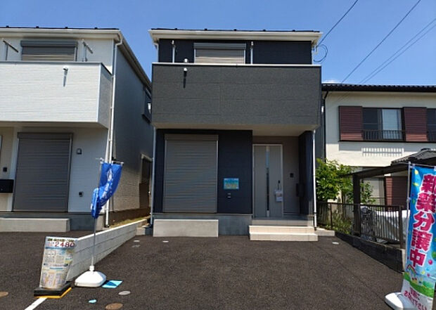 ついに完成致しました!現地をご見学に行く際は、道路の幅や周辺の交通量、施設などをご確認頂くことをおすすめします!物件の流れが早いため、内見をしたい方はお早めに当社営業までお問い合わせ頂きご予約下さい!