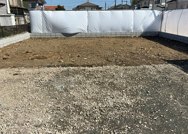 現地をご見学に行く際は、道路の幅や周辺の交通量、施設などをご確認頂くことをおすすめします！ある程度イメージをつけたいという場合は、同売主の施工事例や完成パースもお見せします。