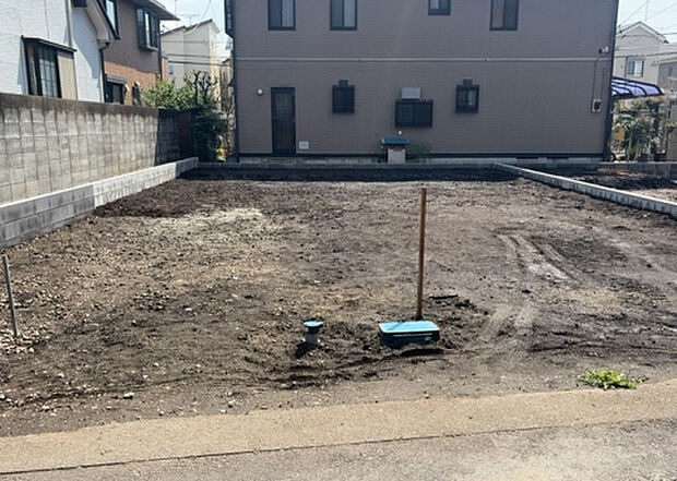現地をご見学に行く際は、道路の幅や周辺の交通量、施設などをご確認頂くことをおすすめします!ある程度イメージをつけたいという場合は、同売主の施工事例や完成パースもお見せします。