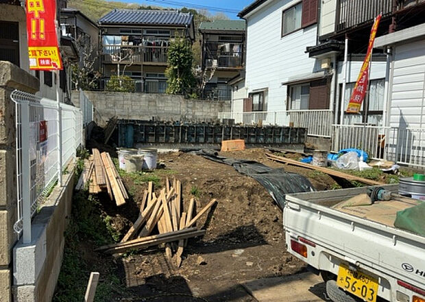 現地をご見学に行く際は、道路の幅や周辺の交通量、施設などをご確認頂くことをおすすめします!ある程度イメージをつけたいという場合は、同売主の施工事例や完成パースもお見せします。