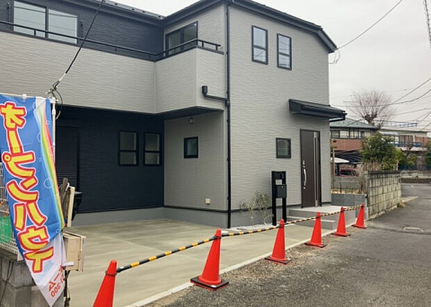 住宅用の土地では前面道路に2m以上接していなければならないと法律で定められています。しかし、お持ちの車のサイズやライフスタイルなどにより、2mでは利便が悪い場合もございますので、事前に確認しましょう。