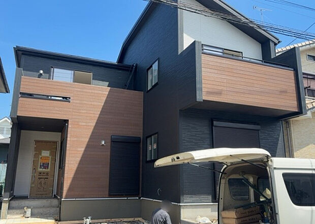 ついに完成致しました！現地をご見学に行く際は、道路の幅や周辺の交通量、施設などをご確認頂くことをおすすめします！物件の流れが早いため、内見をしたい方はお早めに当社営業までお問い合わせ頂きご予約下さい！