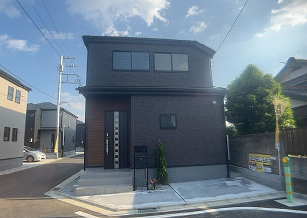 ついに完成致しました!現地をご見学に行く際は、道路の幅や周辺の交通量、施設などをご確認頂くことをおすすめします!物件の流れが早いため、内見をしたい方はお早めに当社営業までお問い合わせ頂きご予約下さい!