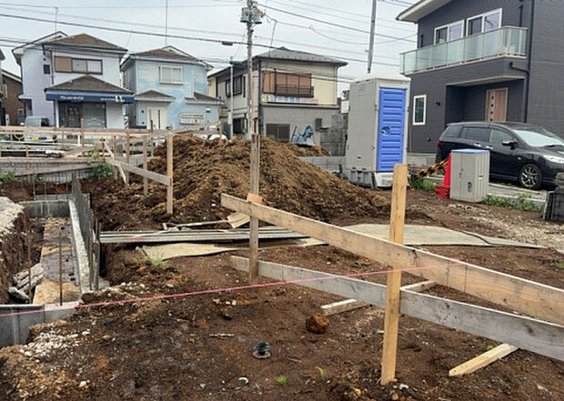 家族でのBBQを行うのであれば3坪程度の広さがあればよいでしょう。ガーデニングや家庭菜園を楽しむ際は、手入れが行き届く範囲にすると安心です。また、庭のある方角や接道が気になる方は事前に確認しましょう。