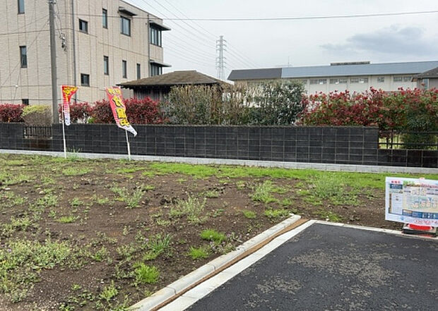 現地をご見学に行く際は、道路の幅や周辺の交通量、施設などをご確認頂くことをおすすめします!ある程度イメージをつけたいという場合は、同売主の施工事例や完成パースもお見せします。