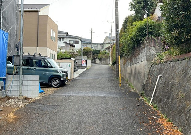 桜や紅葉の名所に出かける人は多いと思いますが、家にいながら季節の移ろいを感じる生活を送りませんか？リビングや窓から見える景色が生活を彩るワンポイントに！現地から見える景色を堪能してみては如何でしょう。