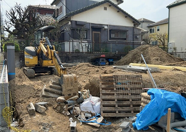 現地をご見学に行く際は、道路の幅や周辺の交通量、施設などをご確認頂くことをおすすめします!ある程度イメージをつけたいという場合は、同売主の施工事例や完成パースもお見せします。
