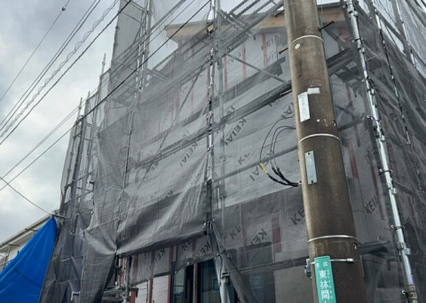 現地をご見学に行く際は、道路の幅や周辺の交通量、施設などをご確認頂くことをおすすめします!ある程度イメージをつけたいという場合は、同売主の施工事例や完成パースもお見せします。