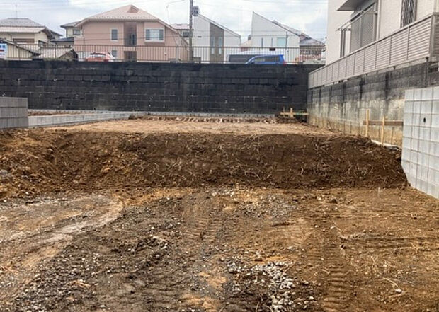 現地をご見学に行く際は、道路の幅や周辺の交通量、施設などをご確認頂くことをおすすめします!ある程度イメージをつけたいという場合は、同売主の施工事例や完成パースもお見せします。