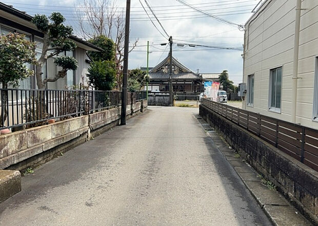 桜や紅葉の名所に出かける人は多いと思いますが、家にいながら季節の移ろいを感じる生活を送りませんか?リビングや窓から見える景色が生活を彩るワンポイントに!現地から見える景色を堪能してみては如何でしょう。