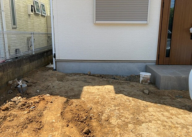 家族でのBBQを行うのであれば3坪程度の広さがあればよいでしょう。ガーデニングや家庭菜園を楽しむ際は、手入れが行き届く範囲にすると安心です。また、庭のある方角や接道が気になる方は事前に確認しましょう。