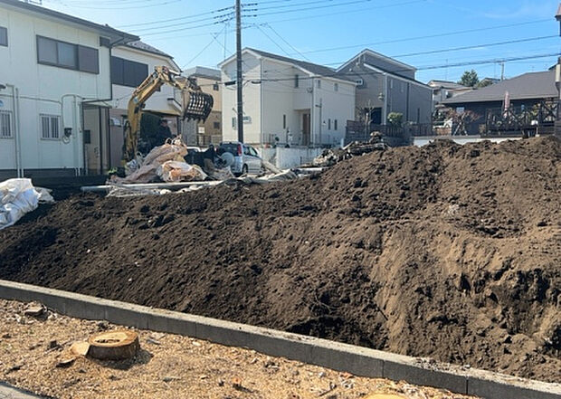 現地をご見学に行く際は、道路の幅や周辺の交通量、施設などをご確認頂くことをおすすめします!ある程度イメージをつけたいという場合は、同売主の施工事例や完成パースもお見せします。