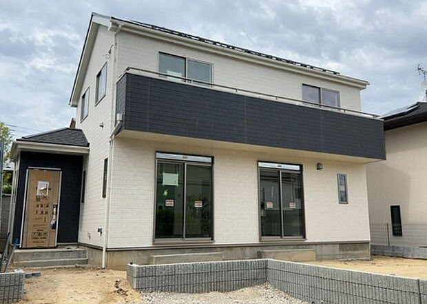 現地をご見学に行く際は、道路の幅や周辺の交通量、施設などをご確認頂くことをおすすめします!ある程度イメージをつけたいという場合は、同売主の施工事例や完成パースもお見せします。