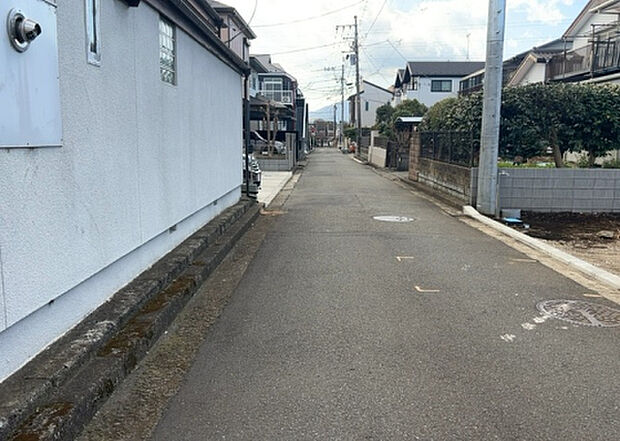 桜や紅葉の名所に出かける人は多いと思いますが、家にいながら季節の移ろいを感じる生活を送りませんか?リビングや窓から見える景色が生活を彩るワンポイントに!現地から見える景色を堪能してみては如何でしょう。