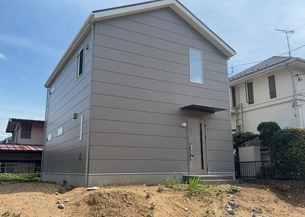 ついに完成致しました!現地をご見学に行く際は、道路の幅や周辺の交通量、施設などをご確認頂くことをおすすめします!物件の流れが早いため、内見をしたい方はお早めに当社営業までお問い合わせ頂きご予約下さい!