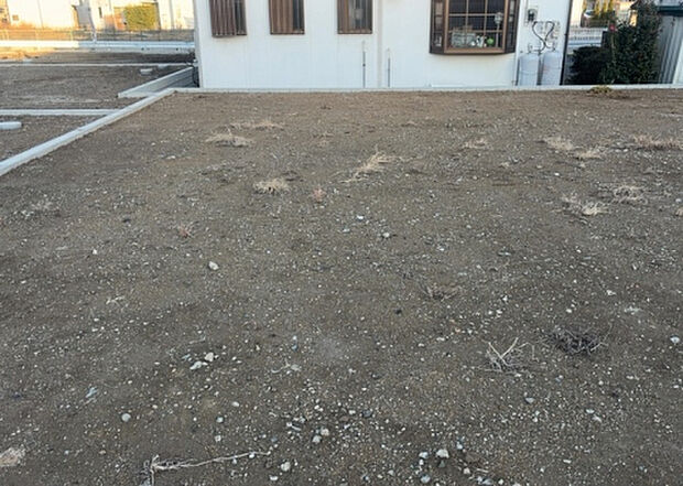 木造住宅とは土台、壁、柱など建築物の強度を支える構造体の材に木が使用されている構造を指します。構造体は建物の自重を支えるだけではなく風圧や水圧、積裁荷重などあらゆる衝撃に耐えるための基礎です。