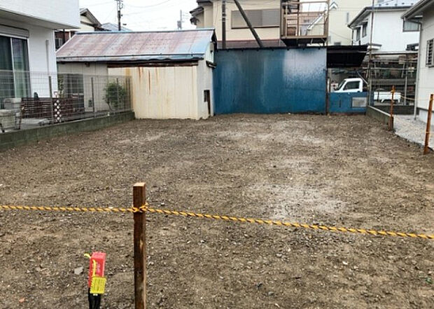 現地をご見学に行く際は、道路の幅や周辺の交通量、施設などをご確認頂くことをおすすめします！ある程度イメージをつけたいという場合は、同売主の施工事例や完成パースもお見せします。