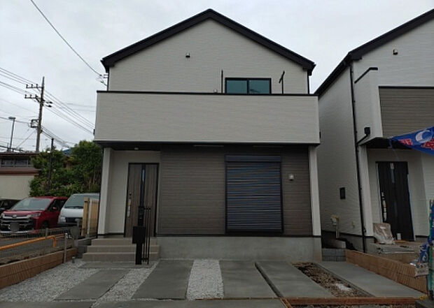 ついに完成致しました！現地をご見学に行く際は、道路の幅や周辺の交通量、施設などをご確認頂くことをおすすめします！物件の流れが早いため、内見をしたい方はお早めに当社営業までお問い合わせ頂きご予約下さい！