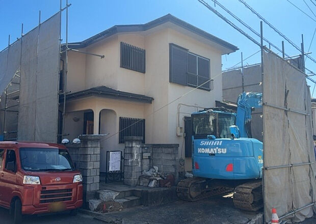 現地をご見学に行く際は、道路の幅や周辺の交通量、施設などをご確認頂くことをおすすめします！ある程度イメージをつけたいという場合は、同売主の施工事例や完成パースもお見せします。