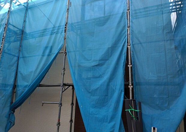 木造住宅とは土台、壁、柱など建築物の強度を支える構造体の材に木が使用されている構造を指します。構造体は建物の自重を支えるだけではなく風圧や水圧、積裁荷重などあらゆる衝撃に耐えるための基礎です。