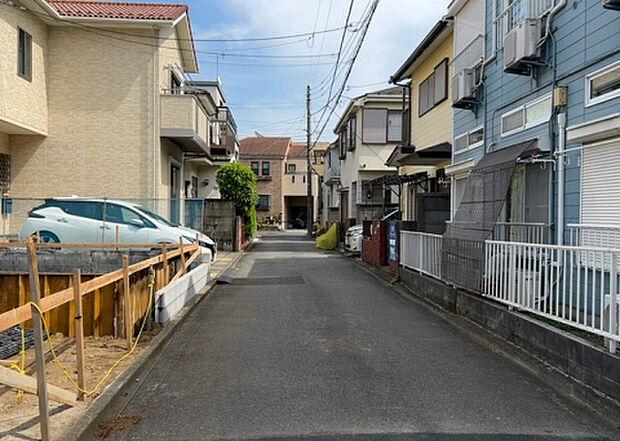 桜や紅葉の名所に出かける人は多いと思いますが、家にいながら季節の移ろいを感じる生活を送りませんか？リビングや窓から見える景色が生活を彩るワンポイントに！現地から見える景色を堪能してみては如何でしょう。