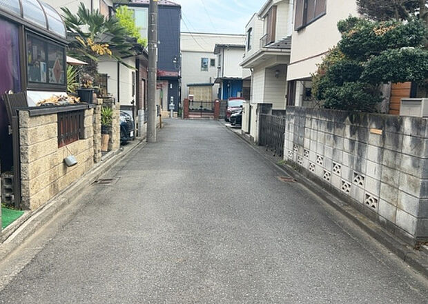 桜や紅葉の名所に出かける人は多いと思いますが、家にいながら季節の移ろいを感じる生活を送りませんか？リビングや窓から見える景色が生活を彩るワンポイントに！現地から見える景色を堪能してみては如何でしょう。