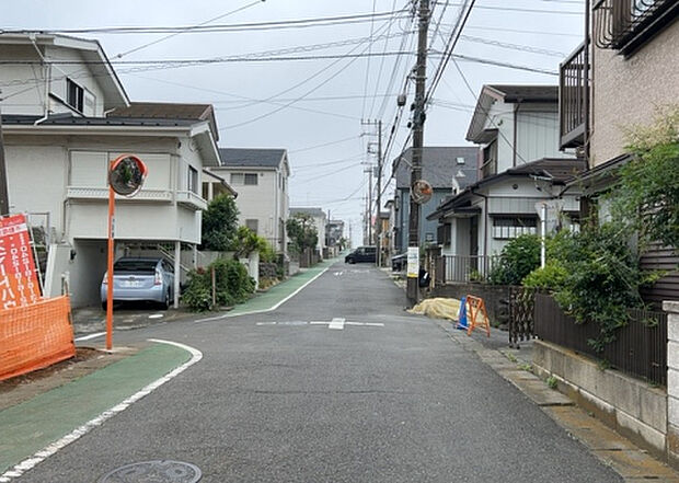 桜や紅葉の名所に出かける人は多いと思いますが、家にいながら季節の移ろいを感じる生活を送りませんか？リビングや窓から見える景色が生活を彩るワンポイントに！現地から見える景色を堪能してみては如何でしょう。