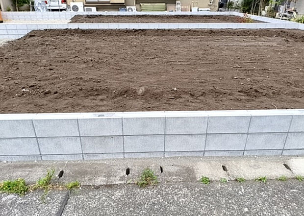 木造住宅とは土台、壁、柱など建築物の強度を支える構造体の材に木が使用されている構造を指します。構造体は建物の自重を支えるだけではなく風圧や水圧、積裁荷重などあらゆる衝撃に耐えるための基礎です。
