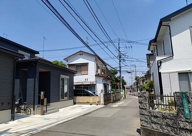 桜や紅葉の名所に出かける人は多いと思いますが、家にいながら季節の移ろいを感じる生活を送りませんか?リビングや窓から見える景色が生活を彩るワンポイントに!現地から見える景色を堪能してみては如何でしょう。