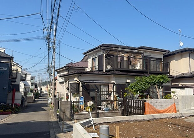 桜や紅葉の名所に出かける人は多いと思いますが、家にいながら季節の移ろいを感じる生活を送りませんか？リビングや窓から見える景色が生活を彩るワンポイントに！現地から見える景色を堪能してみては如何でしょう。