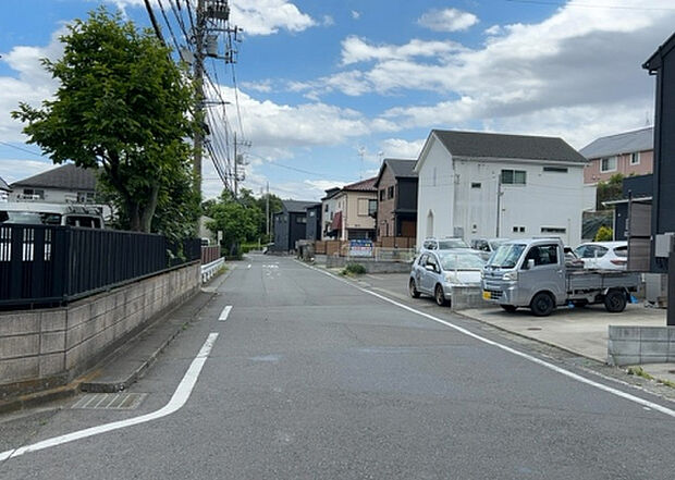 桜や紅葉の名所に出かける人は多いと思いますが、家にいながら季節の移ろいを感じる生活を送りませんか？リビングや窓から見える景色が生活を彩るワンポイントに！現地から見える景色を堪能してみては如何でしょう。