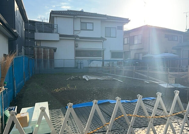 家族でのBBQを行うのであれば3坪程度の広さがあればよいでしょう。ガーデニングや家庭菜園を楽しむ際は、手入れが行き届く範囲にすると安心です。また、庭のある方角や接道が気になる方は事前に確認しましょう。