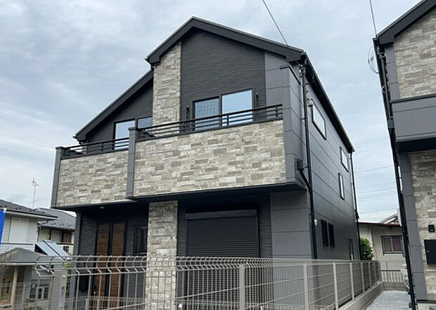 ついに完成致しました!現地をご見学に行く際は、道路の幅や周辺の交通量、施設などをご確認頂くことをおすすめします!物件の流れが早いため、内見をしたい方はお早めに当社営業までお問い合わせ頂きご予約下さい!