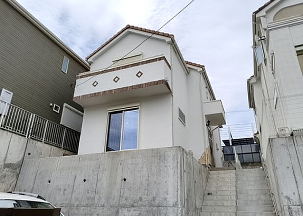 ついに完成致しました！現地をご見学に行く際は、道路の幅や周辺の交通量、施設などをご確認頂くことをおすすめします！物件の流れが早いため、内見をしたい方はお早めに当社営業までお問い合わせ頂きご予約下さい！